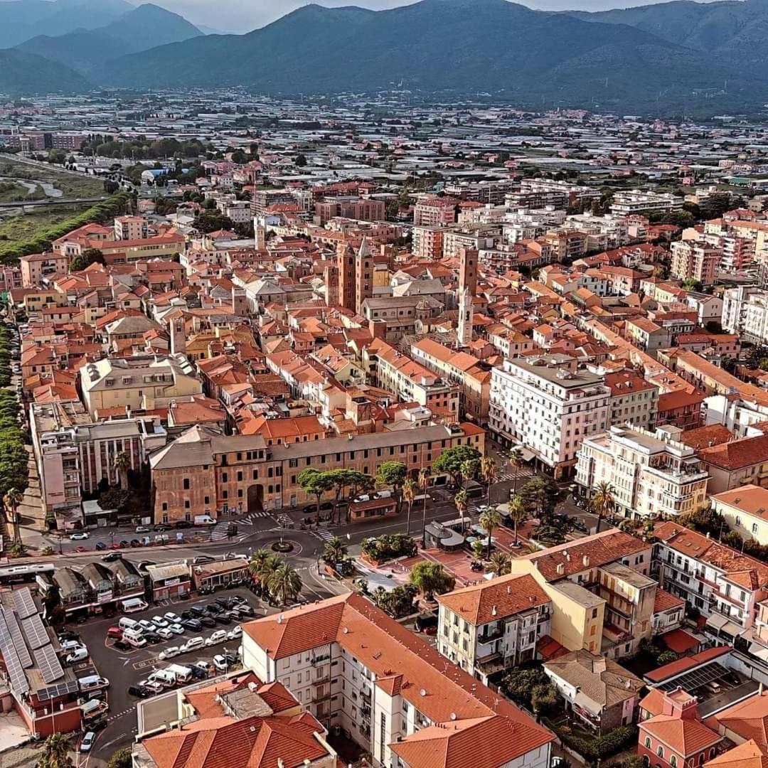 Appartement Largodoria - Viaarchivolto, Box Auto Privato Incluso à Albenga Extérieur photo